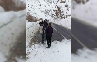 Hakkari-Van kara yoluna çığ düştü