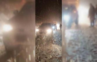 Hakkari’de çığ düştü: Çok sayıda araç yolda mahsur kaldı