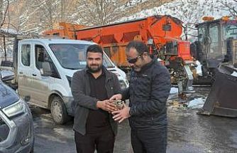 Hakkari’de yaralı kekliğe şefkat eli