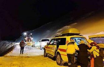 Hamile kadın 5.5 saatlik çalışmayla hastaneye ulaştırıldı