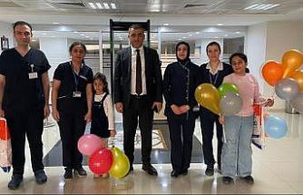 Hastanede yatan çocuklar, karne heyecanı yaşadı