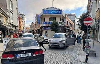 Hatalı park trafiği kilitledi