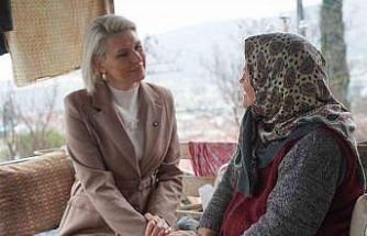 Hazırlanan sıcak yemekleri Başkan Subaşı evlere teslim etti