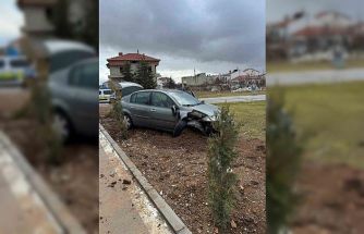 İki aracın çarpıştığı kazada şans eseri ölen ya da yaralanan olmadı