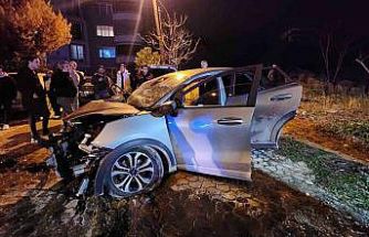 İki aracın kafa kafaya çarpıştığı feci kazada can pazarı: 3 ağır yaralı