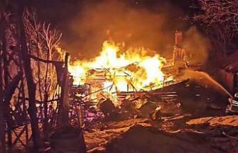 İki katlı ahşap ev alevlere teslim oldu: 1 yaralı