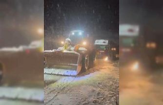 İlçe halkı üşümesin diye doğalgaz tırı iş makineleri ile çekildi