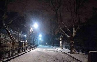 İstanbul’da kar manzaraları: Çamlıca Tepesi beyaza büründü