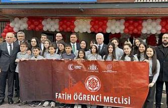 İstanbul’da okullarda karne heyecanı yaşandı