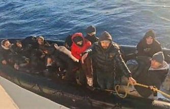 İzmir açıklarında 28 düzensiz göçmen yakalandı, 39 göçmen kurtarıldı