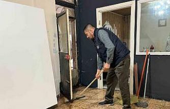 İzmir’de ev ve iş yerleri sele teslim oldu