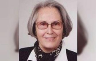 İzmir’de evlerinde ölü bulunan anne ve kızı son yolculuğuna uğurlandı