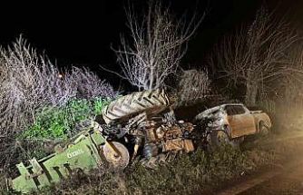 İzmir’de pikap traktöre arkadan çarptı: 2 yaralı