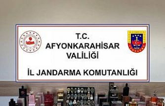 Jandarma kaçak parfüm ve kol saati ele geçirdi