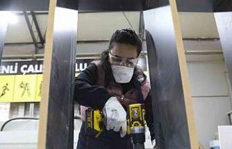 Kadın mobilya ustaları yetişiyor: 12 yıl öğretmenlikten sonra marangoz oldu