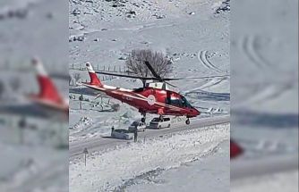 Kalp krizi geçiren vatandaş karlı yola inen ambulans helikopterle hastaneye kaldırıldı