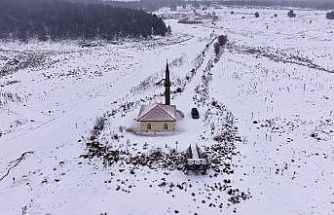 Kamp severlerin uğrak noktası Aladağlar’da kış güzelliği