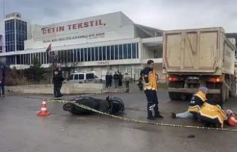 Kamyonla çarpışan motosiklet sürücüsü hayatını kaybetti