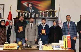 Kanser taramalarında başarı gösteren sağlık çalışanlarına plaket verildi