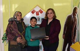 Kanseri yenen küçük çocuğun bilgisayar hayali gerçek oldu