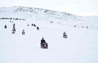 Kar keyfi Ketençimen Kayak Merkezi’nde yaşandı