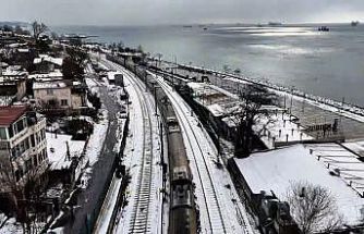 Kar yağışı ile beyaza bürünen Menekşe sahili havadan görüntülendi