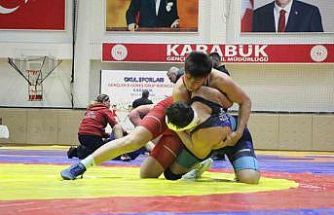 Karabük’te Okul Sporları Güreş Grup Müsabakaları başladı