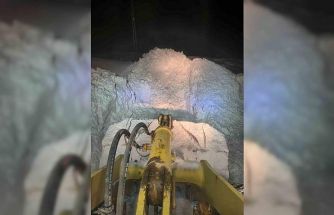 Karakoçan ilçesine kar kalınlığı bir metreyi geçti