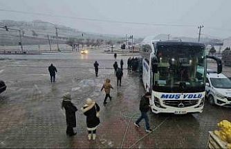 Karakoçan’da Muş-Bursa seferini yapan yolcu otobüsüne saldırı