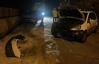 Karaman’da park halindeki 2 araca çarpan otomobilin sürücüsü kaza yerini terk etti