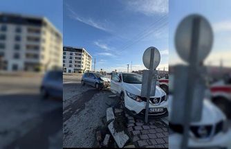 Karapınar’da iki araç çarpıştı: 3 yaralı