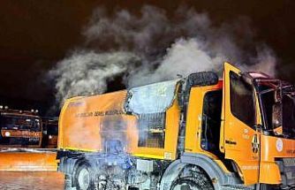 Karayolları’na ait kamyon alevlere teslim oldu