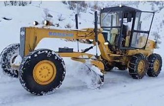 Karda mahsur kalanlar ekipler tarafından kurtarıldı