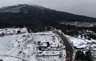 Karla kaplanan Aydos havadan görüntülendi