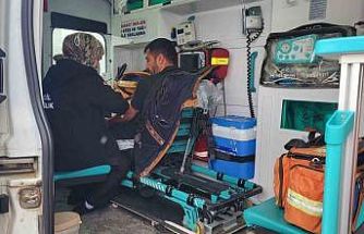 Karla mücadele ekipleri yolları açıyor, hastalara zamanında müdahale yapılıyor