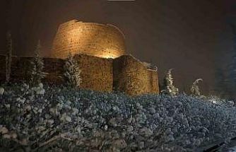 Karlar altındaki Aydos Kalesi mest etti