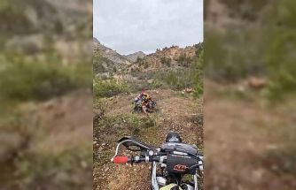 Karlı dağları cross motorlarla aşmaya çalıştılar: Zorlu yolculuk kamyonette son buldu