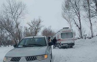 Karlı yollar aşıldı, kalp hastası muhtar için ekipler seferber oldu