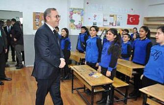 Kars’ta 56 bin 651 öğrenci karne sevinci yaşadı