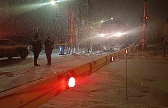 Kars’ta hemzemin geçitte lokomotifin çarptığı çocuk yaralandı