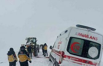 Kars’ta kar esareti: Karda mahsur kalan ambulansların imdadına özel idare yetişti
