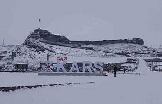 Kars’ta okullar tatil edildi, uçak seferleri iptal!