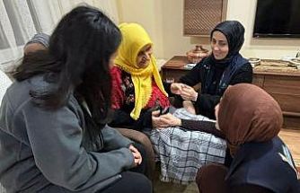 Kartepe’de "Alo Evlat" ekiplerinden yaşlılara evde sağlık ve bakım desteği