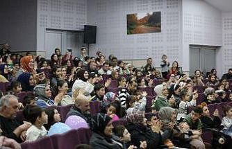 Kartepe’de çocuklar "Karlar Diyarı" oyunuyla eğlendi