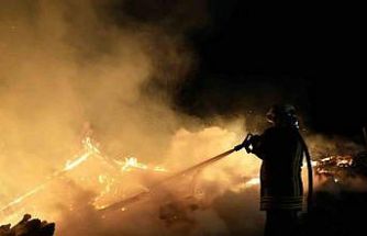 Kastamonu’da çıkan yangında 3 ev zarar gördü, 2 samanlık yandı