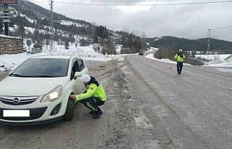 Kastamonu’da jandarma ekipleri kış lastiği denetimlerini sıklaştırdı