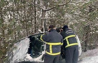 Kastamonu’da otomobil şarampole yuvarlandı: 2 yaralı