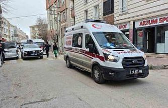 Kavga ettiği üvey babasını bıçakla ağır yaraladı