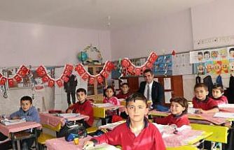 Kaymakam Yıldız, öğrencilerle ders işledi