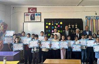 Kaymakamı Çelikkol çocukların karne sevincine ortak oldu